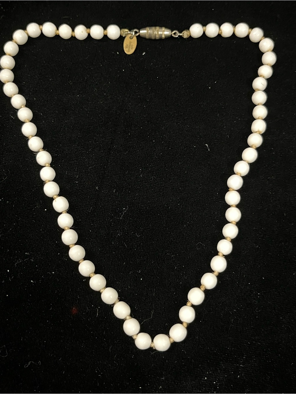 Signed Les Bernard Vintage Milk Glass Single Strand Beaded Necklace 1795